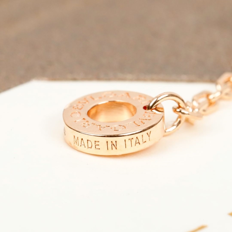 Bv1g*ai necklaces